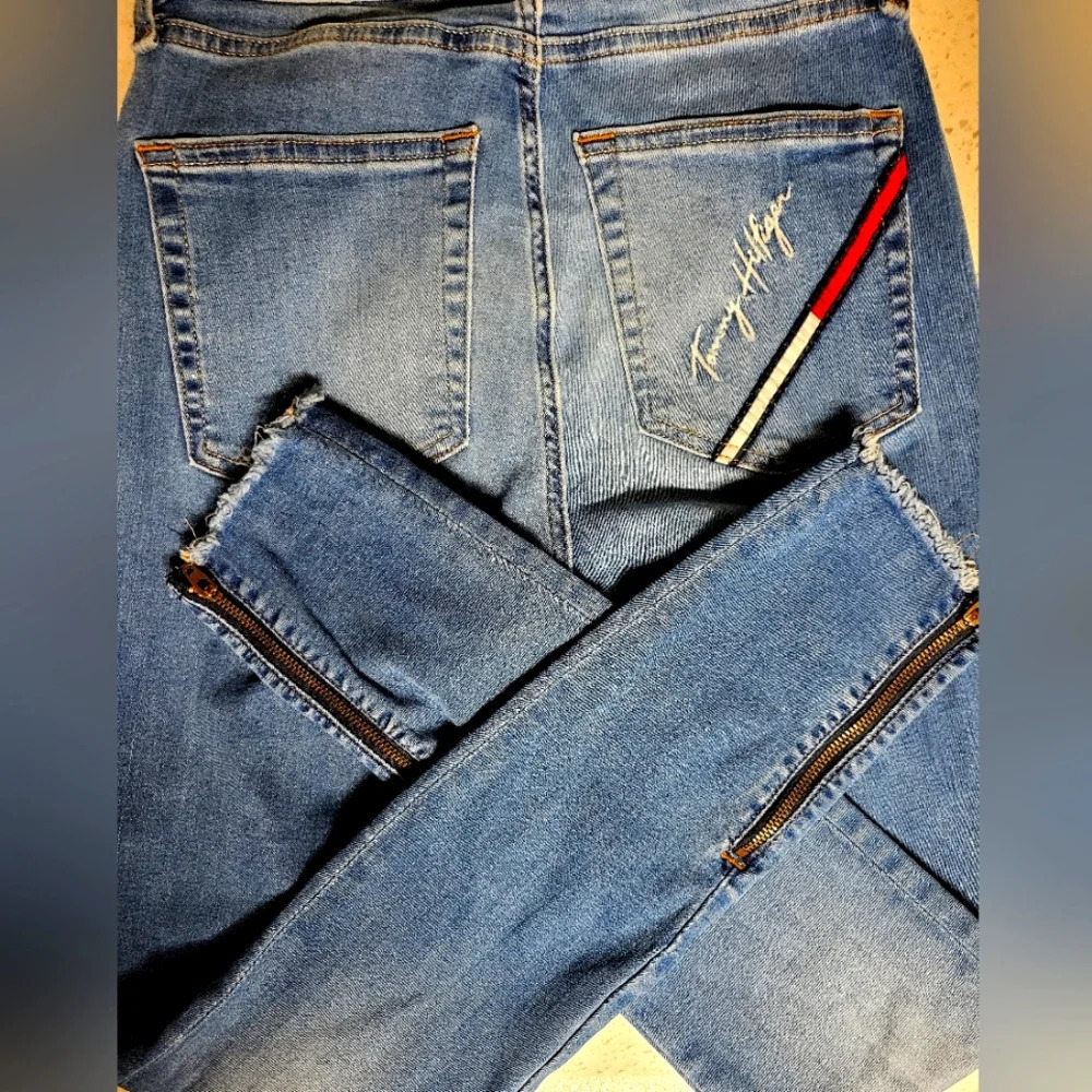 Tommy Hilfiger Ankle Jeans with Gold Zippers - Size 2- Vintage